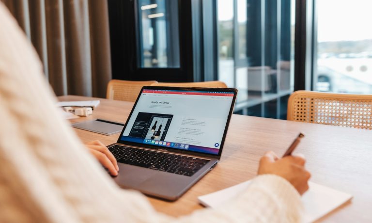 We Tested 6 Free Website Builders for Small Businesses. Here's What We Actually Found.